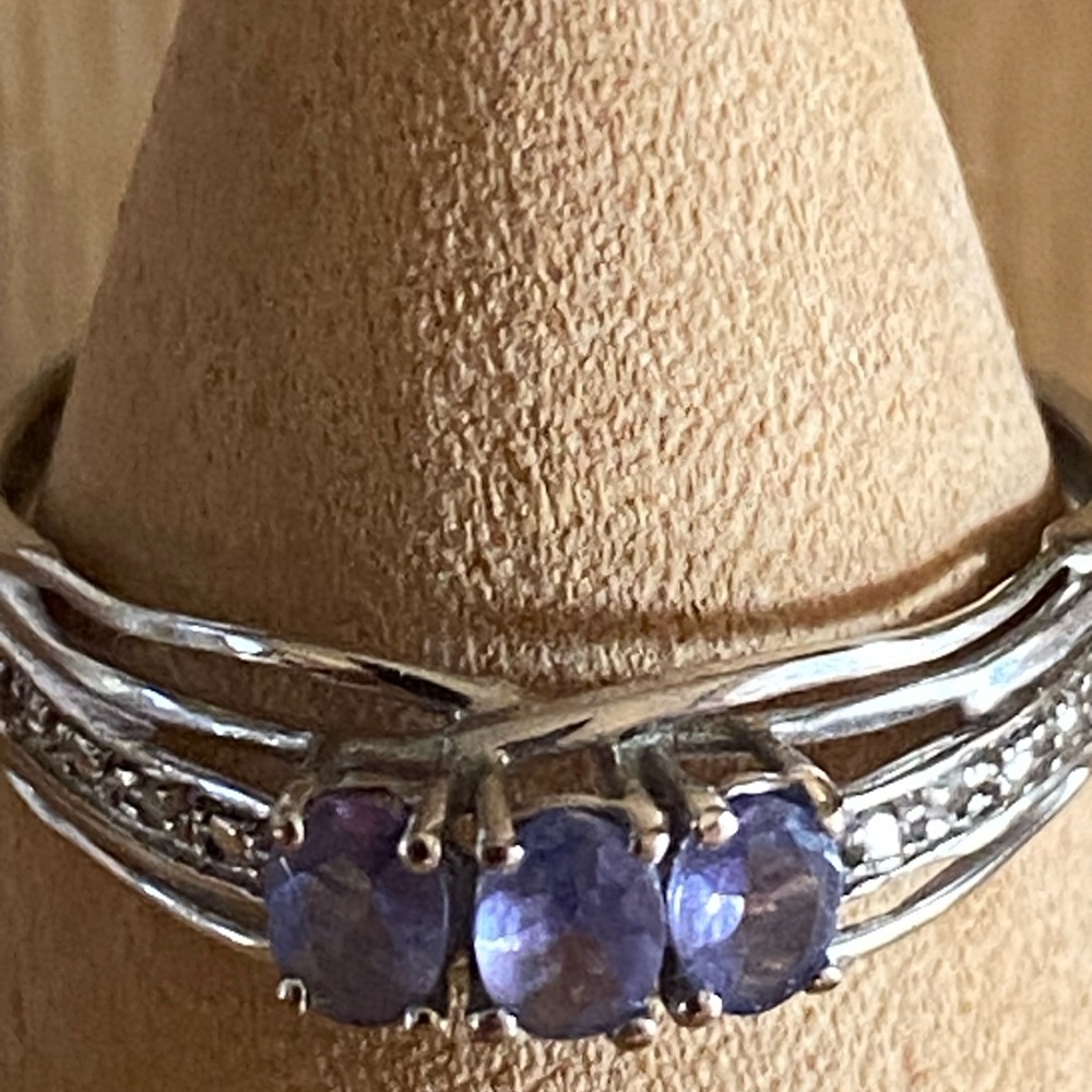 Vintag 10K White Solid Gold Ring Tanzanites Diamonds Three-Stone Cathedral